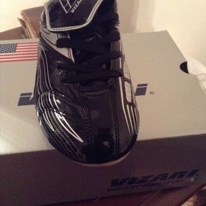 Shoes - Vizari youth size 1 soccer cleats- Shoes - Vizari youth size 1 soccer cleats-